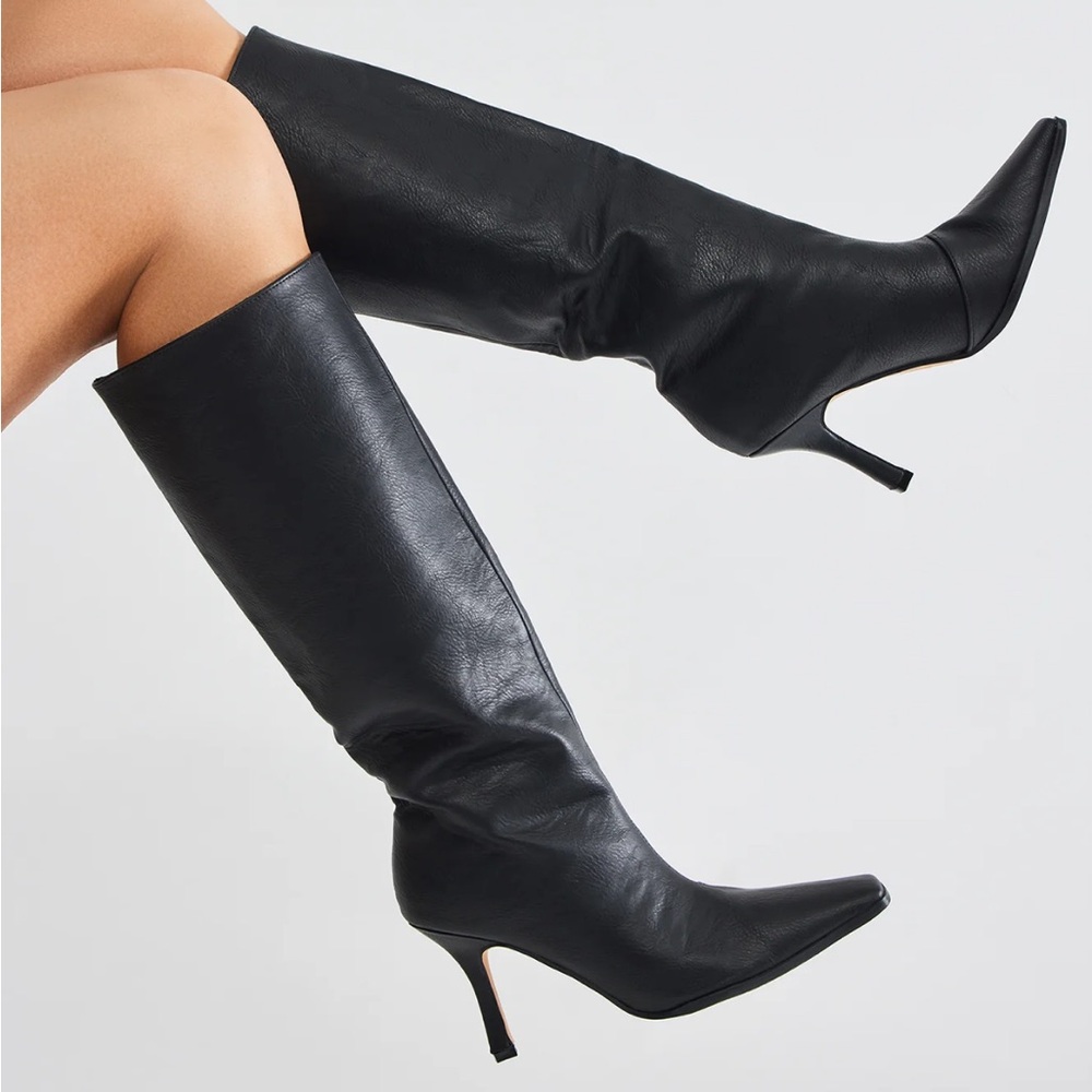 Knee high boots black